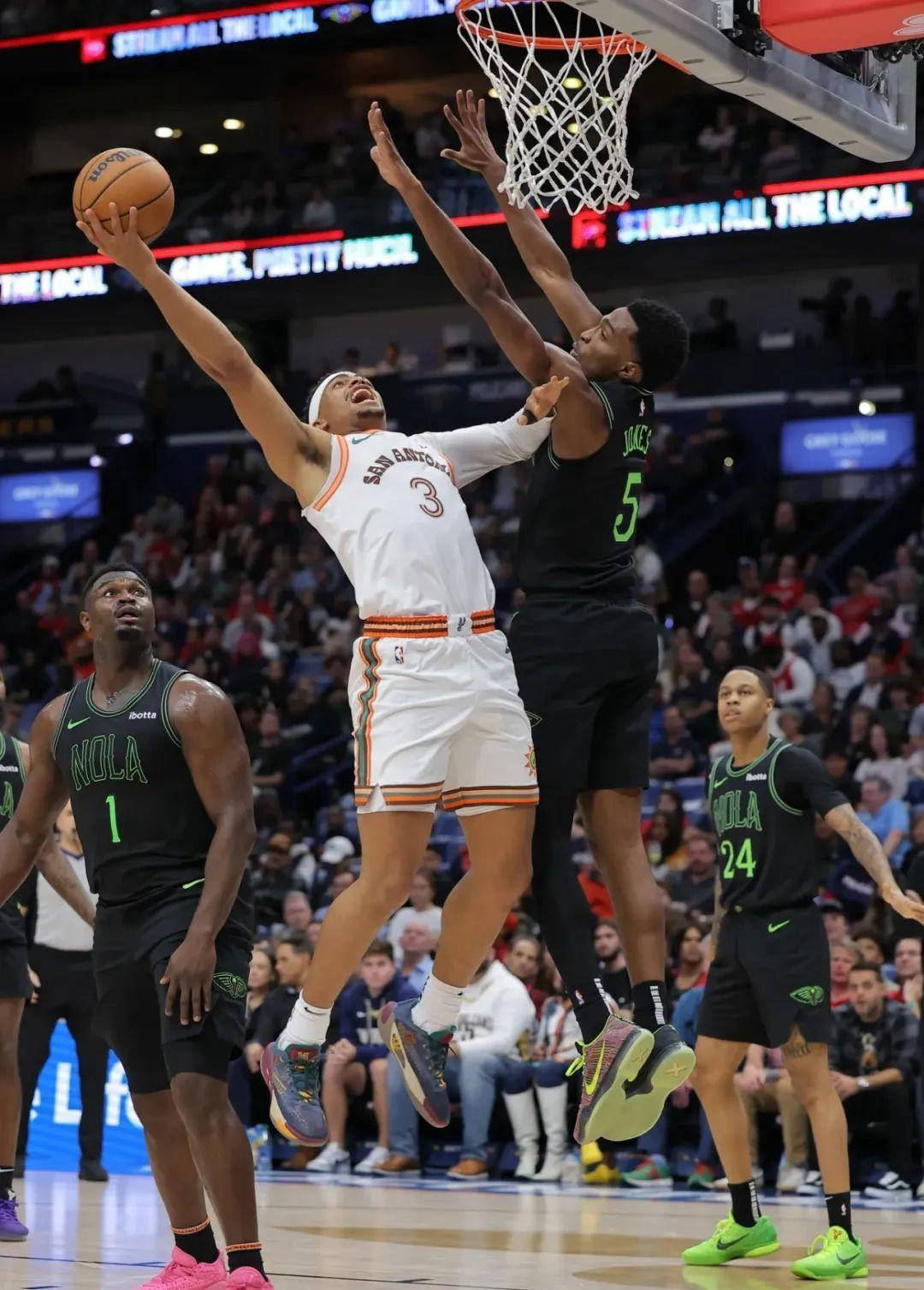 英雄联盟S15赛制-关于新奥尔良鹈鹕训练开放日，赛后单刀错失引欢呼，社区盾在即，阵容厚度经受考验的信息