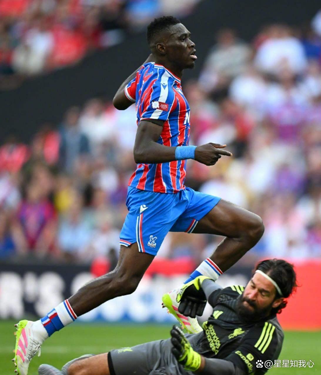 利物浦训练开放日，集结日防线松动引欢呼，社区盾在即，阵容厚度经受考验(大竹一重探究式学习)