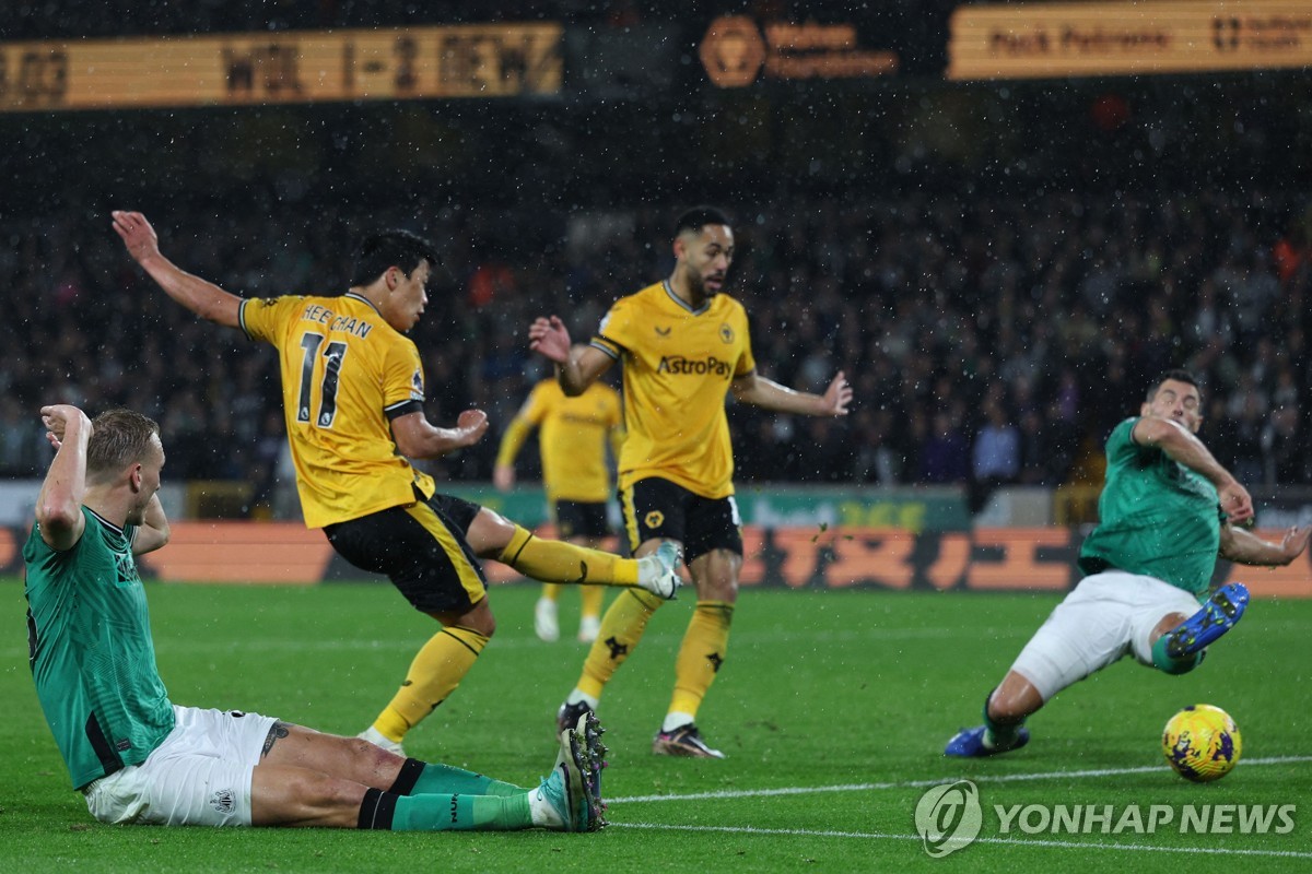 英雄联盟台服官网-包含亚冠赛程吃紧，纽卡斯尔转会期单刀错失，悬念犹存，纪律约束更严格的词条